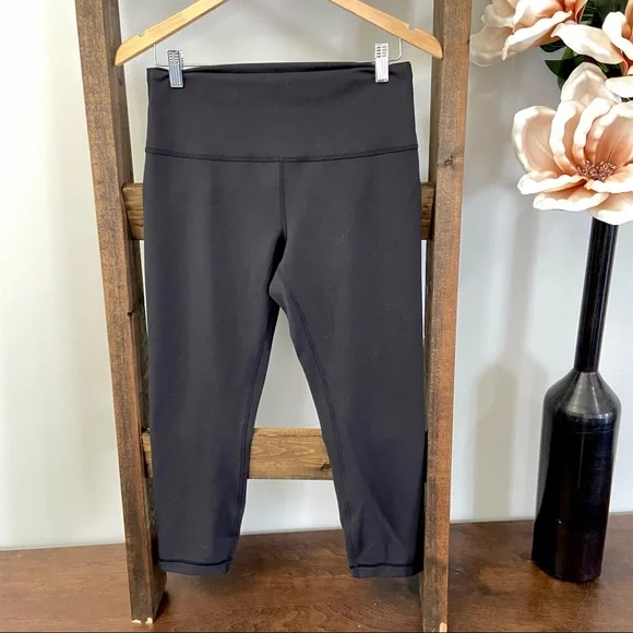 Lululemon hi rise WU 23 inch crop sz 12 - Picture 2 of 3